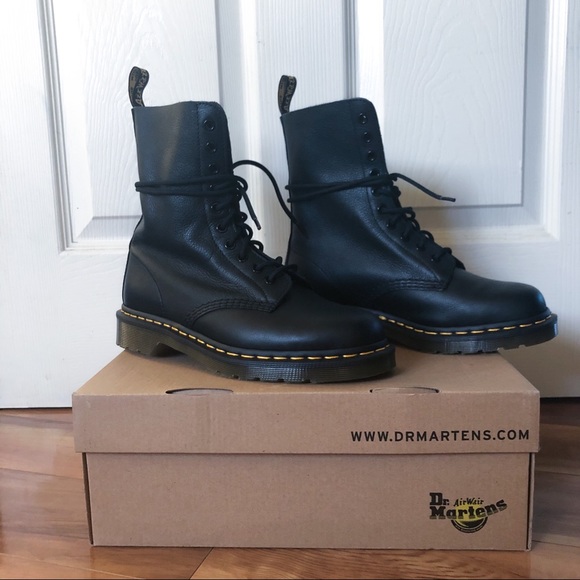 dr martens 1490 virginia